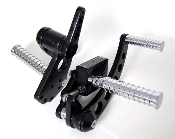 Black Billet Custom Forward Controls with Chrome Footpegs for Harley Big Twins 2000-Up COOL RIBBED